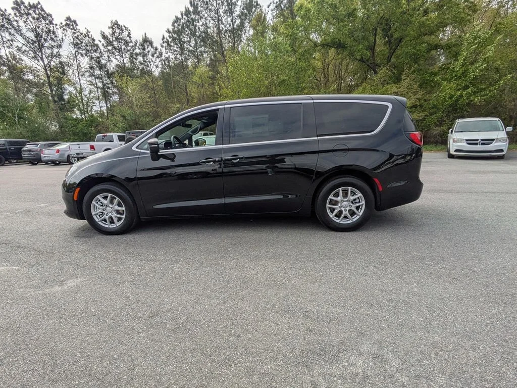 New 2026 Diamond Black Crystal Pearl-Coat Exterior Paint Chrysler LX image 8