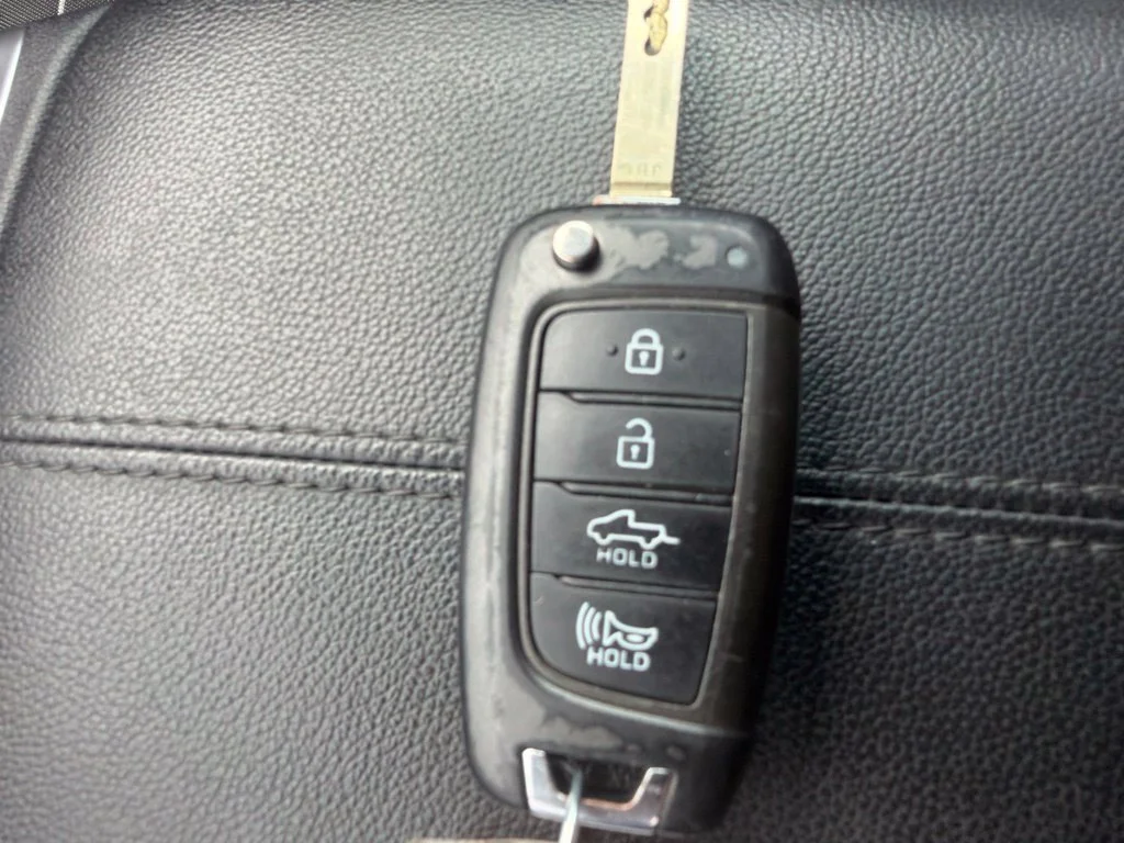 Used 2023 Sand Hyundai SE image 18