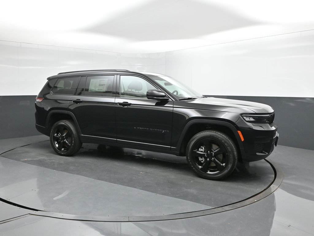 New 2025 Diamond Black Crystal Pearl-Coat Exterior Paint Jeep Altitude X image 17
