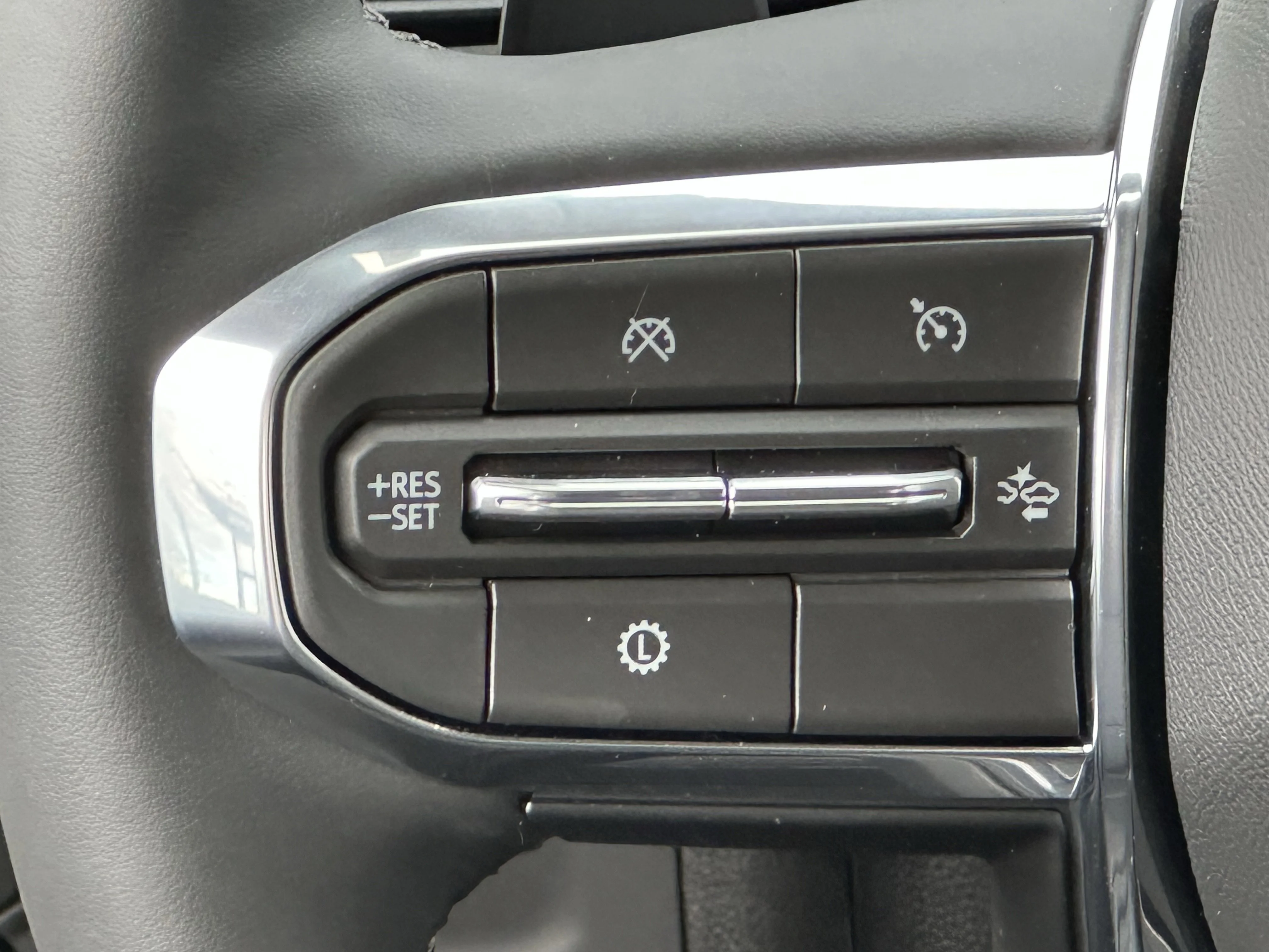 New 2026 Onyx Black GMC Elevation image 12
