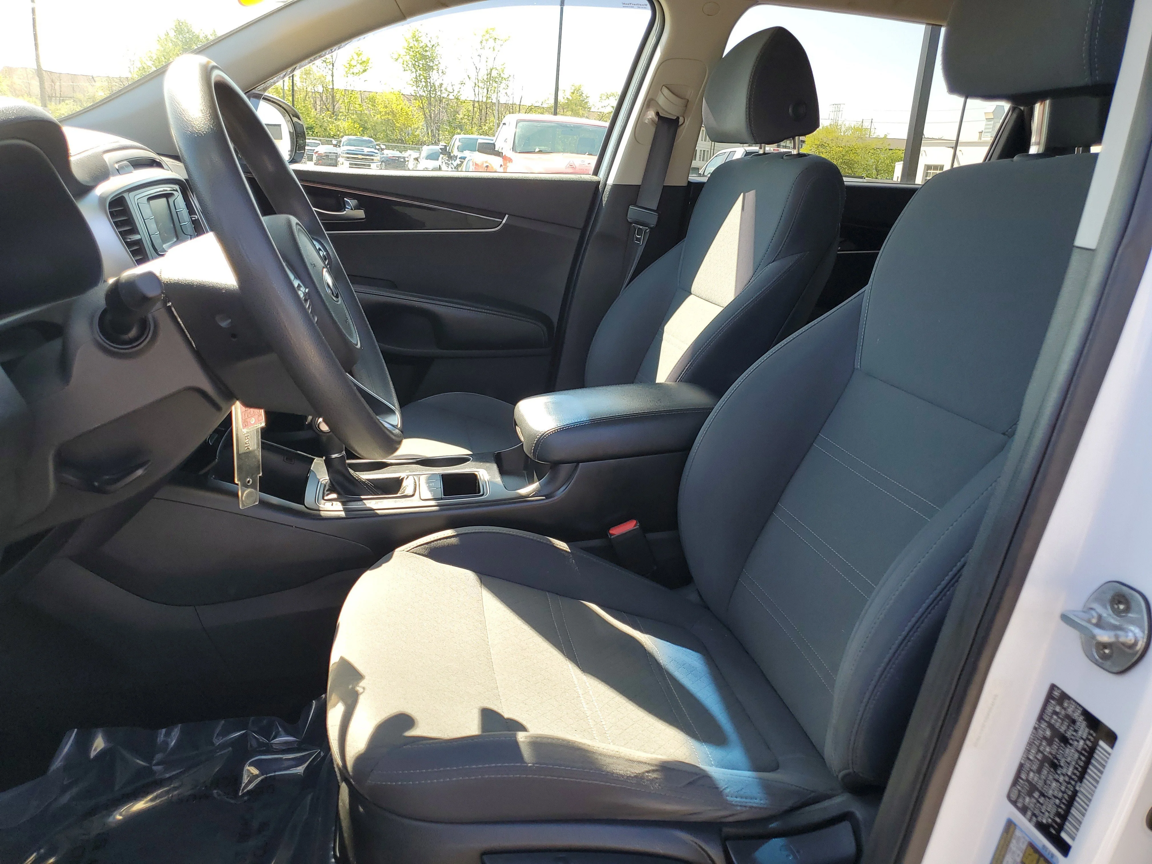 Used 2018 Snow White Pearl Kia LX V6 image 18