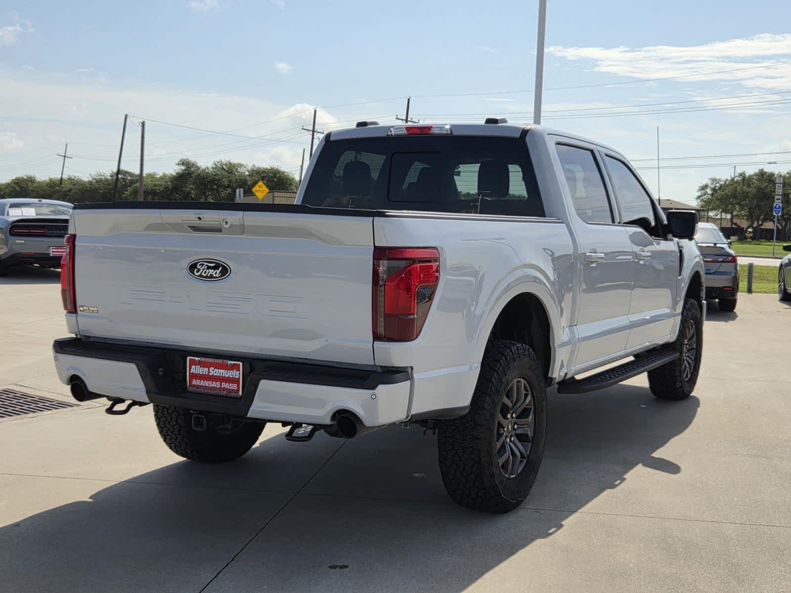 Used 2025 Space White Metallic Ford Tremor image 5