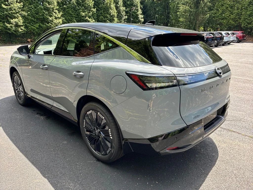 New 2026 Boulder Gray Pearl / Super Black Two-tone Nissan Platinum image 5