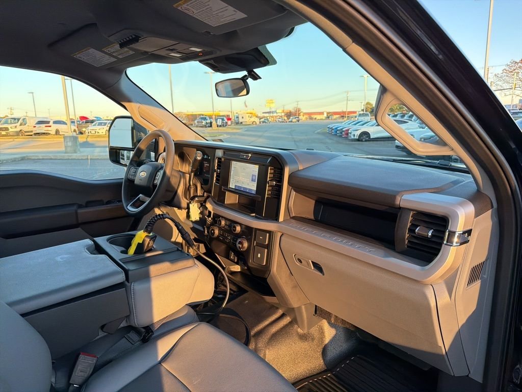 2026 Ford F-350 Super Duty Chassis Cab XL - Photo 23
