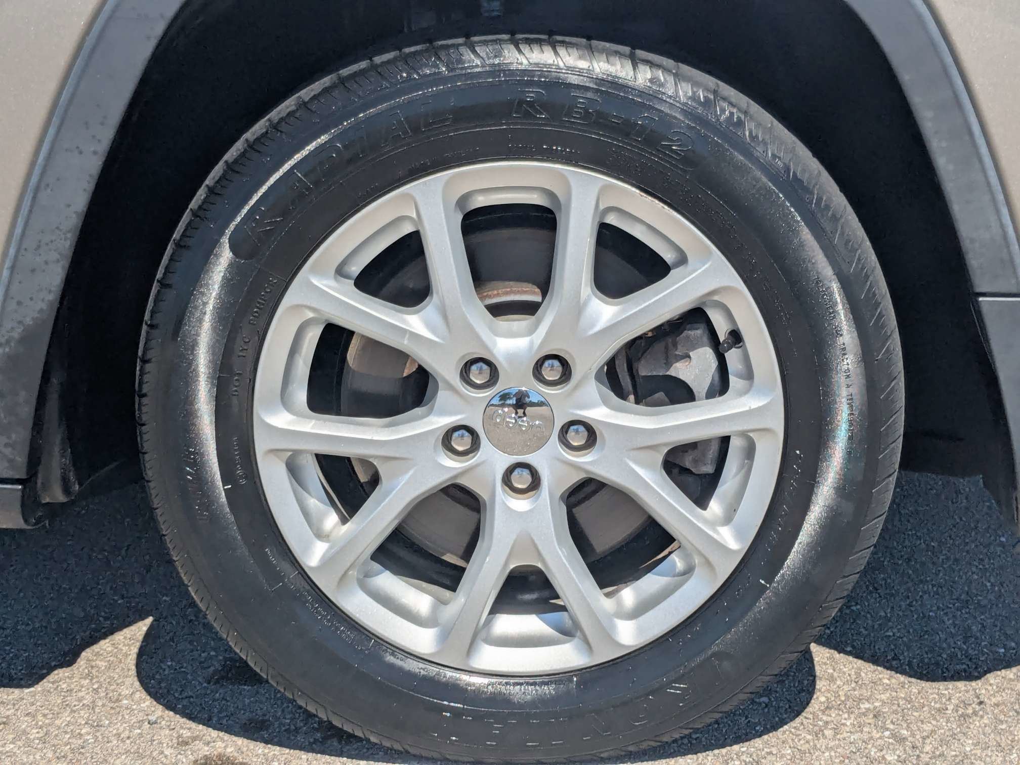 Used 2018 Light Brownstone Pearlcoat Jeep Latitude Plus image 11