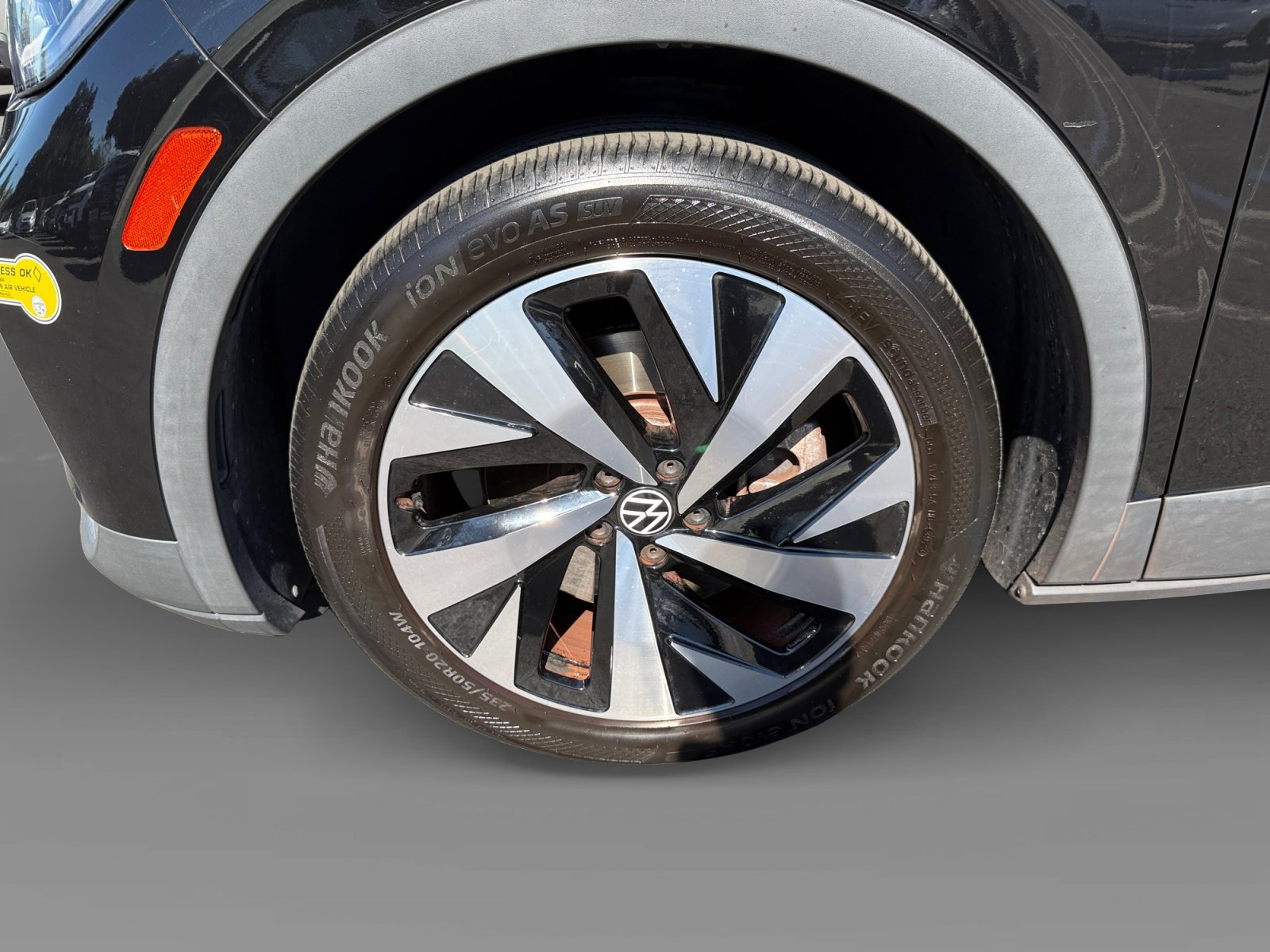 Used 2021 Black Metallic Volkswagen Pro S image 9