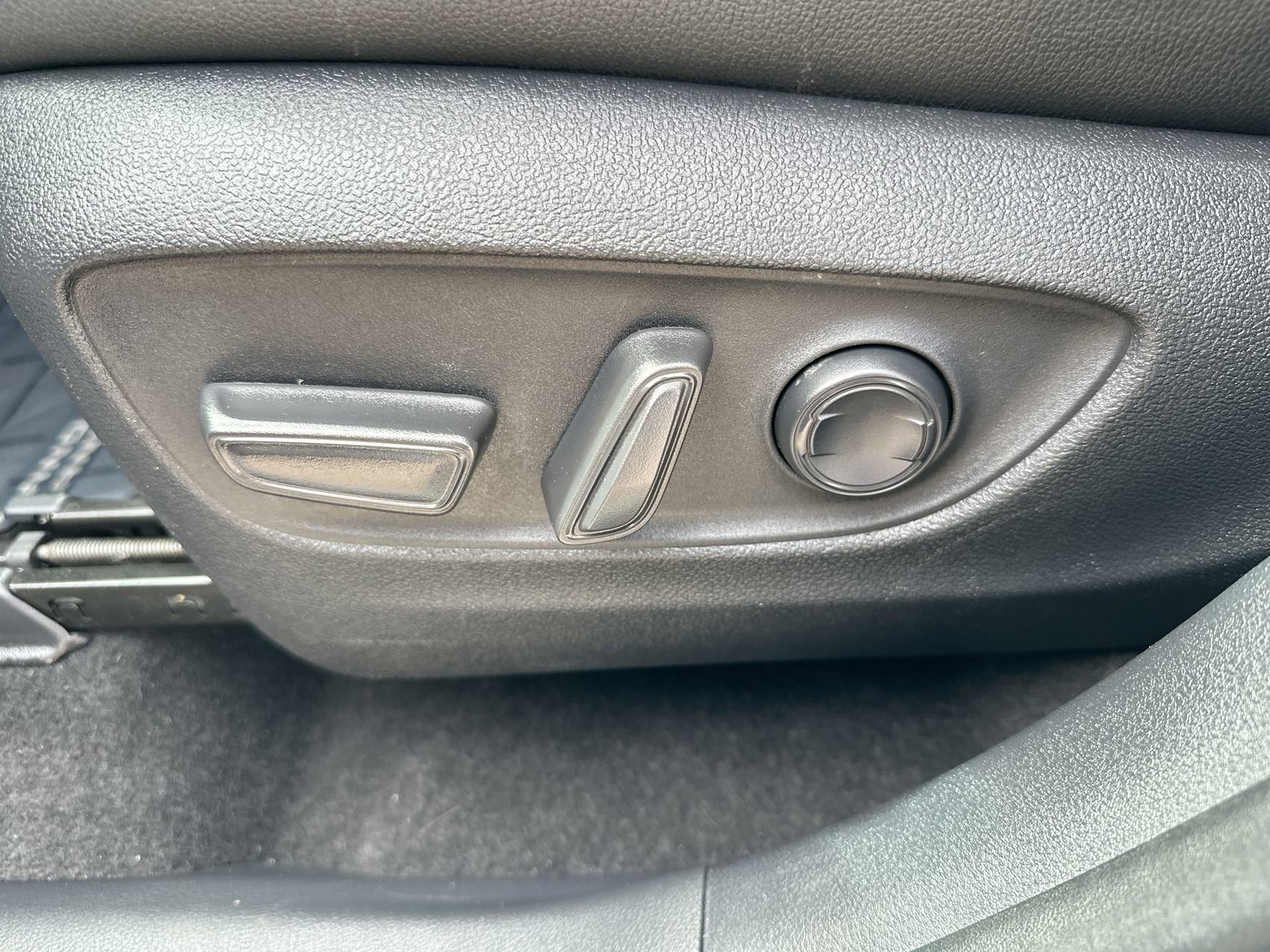 Used 2024 Wind Chill Pearl Toyota XLE image 12