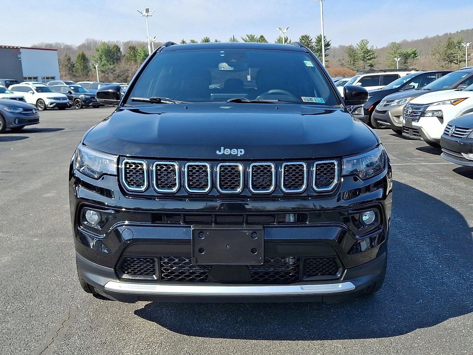 Used 2023 Diamond Black Crystal Pearlcoat Jeep Limited image 2