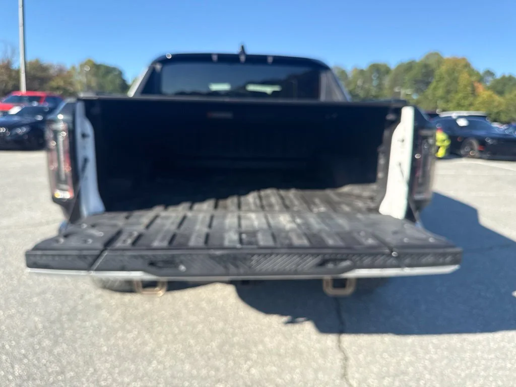Used 2024 White GMC 2X image 28