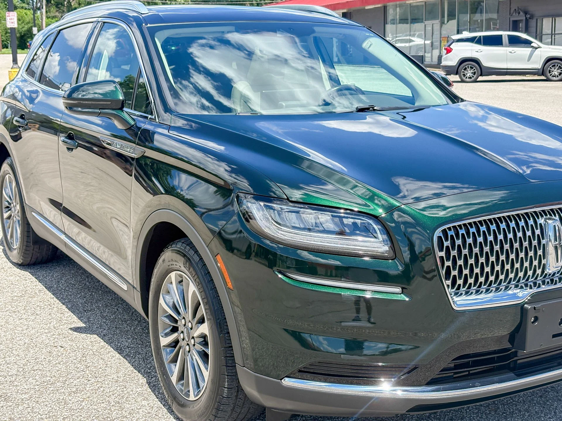 Used 2021 Green Lincoln Reserve image 3