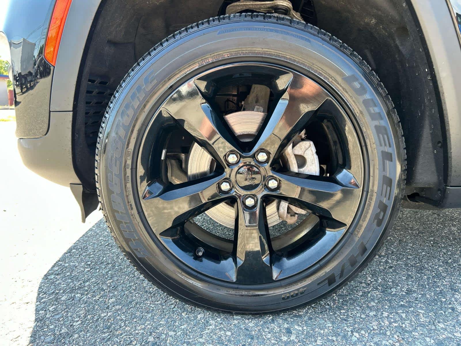 Certified Used 2023 Diamond Black Crystal Pearlcoat Jeep Altitude X image 36