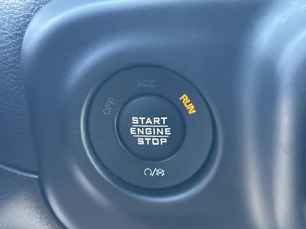 Used 2020 Crystal Metallic Jeep Unlimited Sahara Altitude image 25