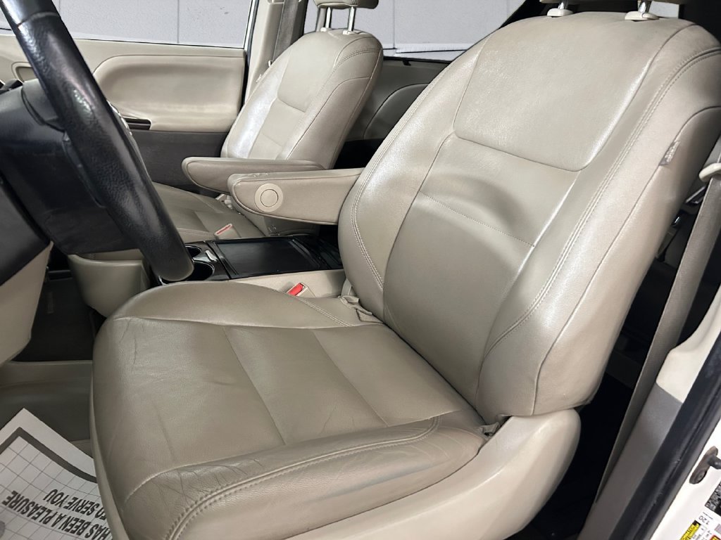 Used 2020 White Toyota XLE image 8