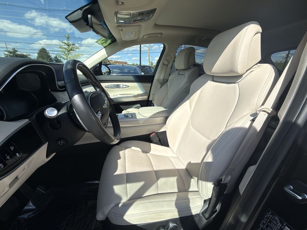 Used 2023 Black Genesis 2.5T image 11