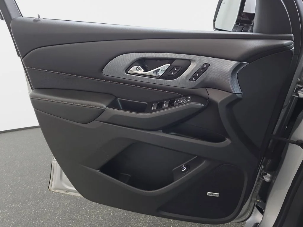 Used 2020 Silver Chevrolet Premier image 28