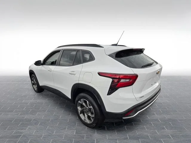 Used 2025 White Chevrolet LT image 6