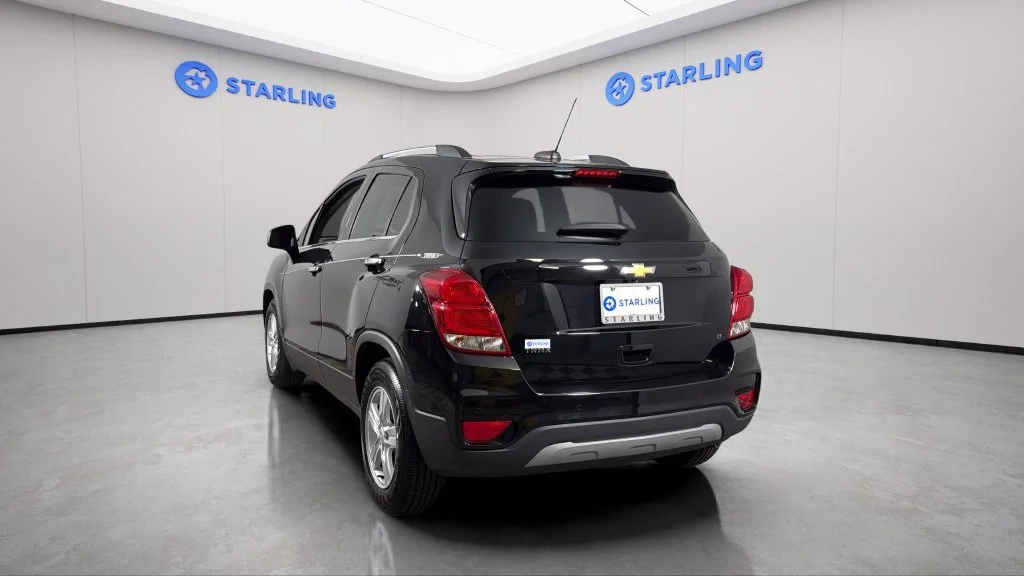 Used 2020 MOSAIC BLACK METALLIC Chevrolet LT image 6