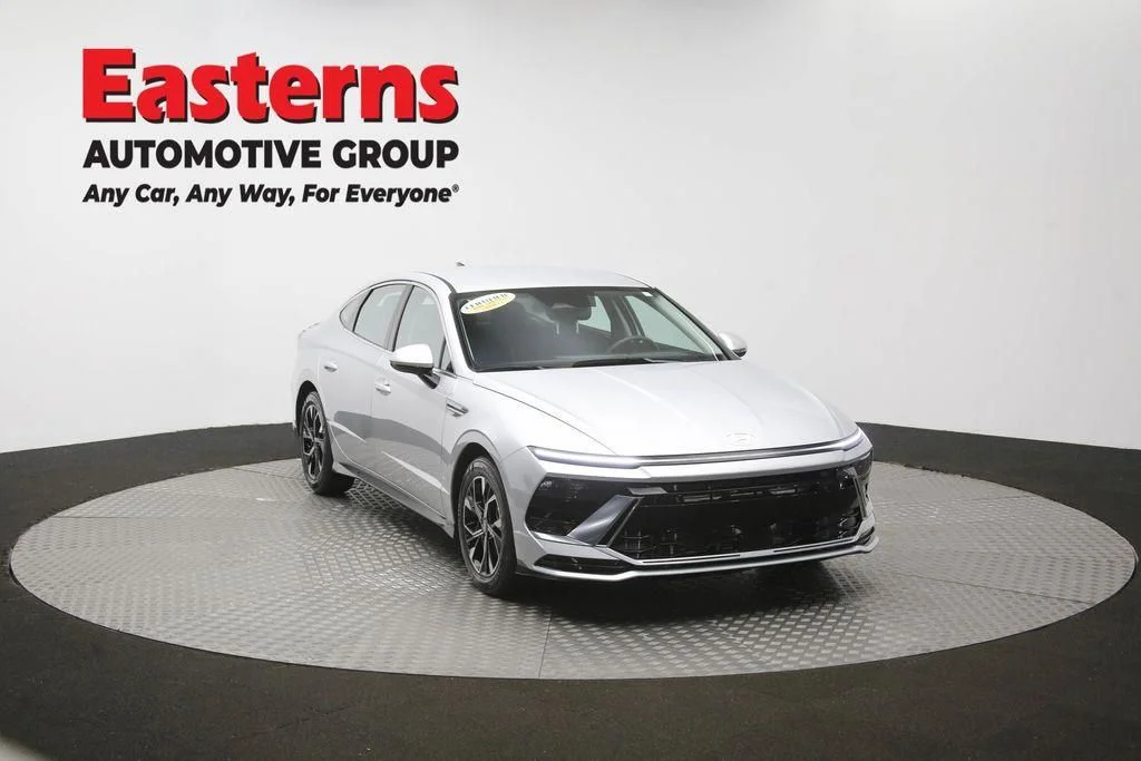 Used 2025 Silver Hyundai SEL image 53
