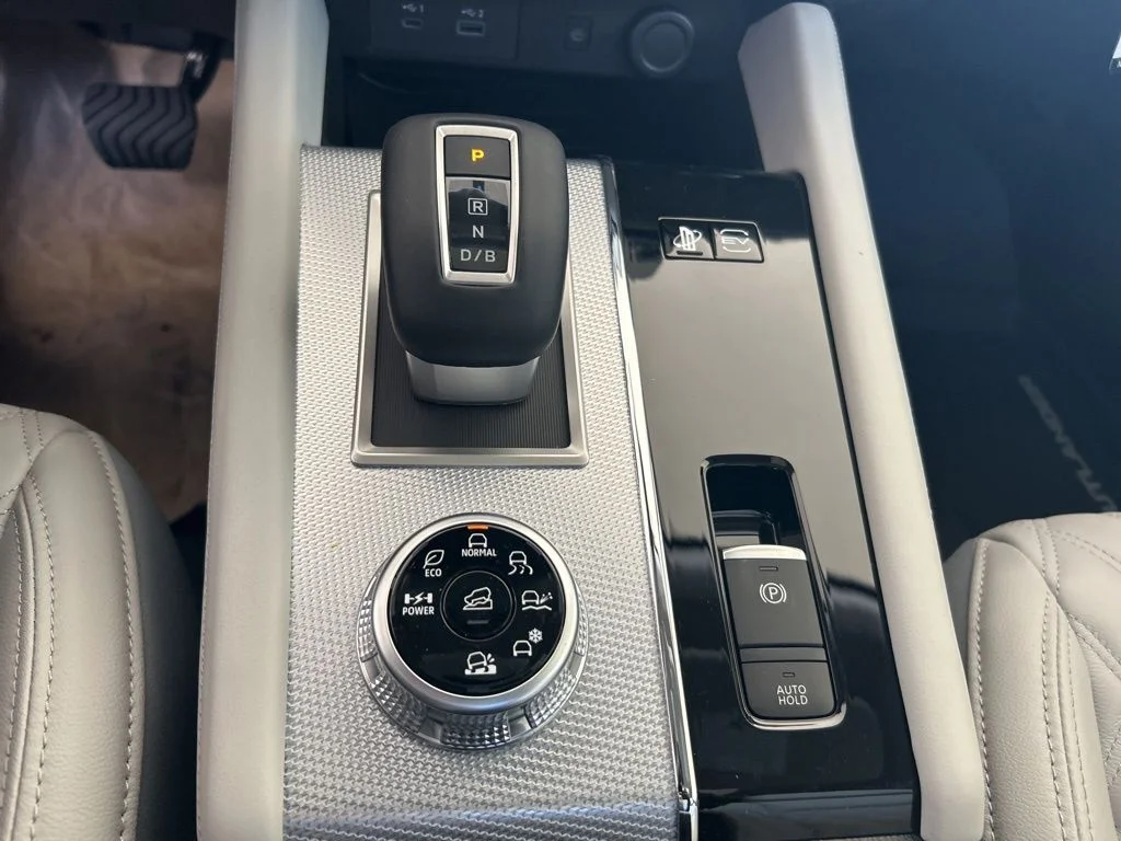 2025 Mitsubishi Outlander Plug-in Hybrid SEL - Photo 49