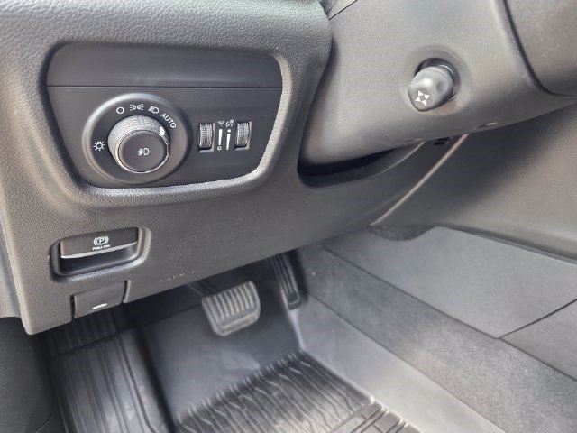 Certified Used 2022 Baltic Gray Metallic Clearcoat Jeep Overland image 25