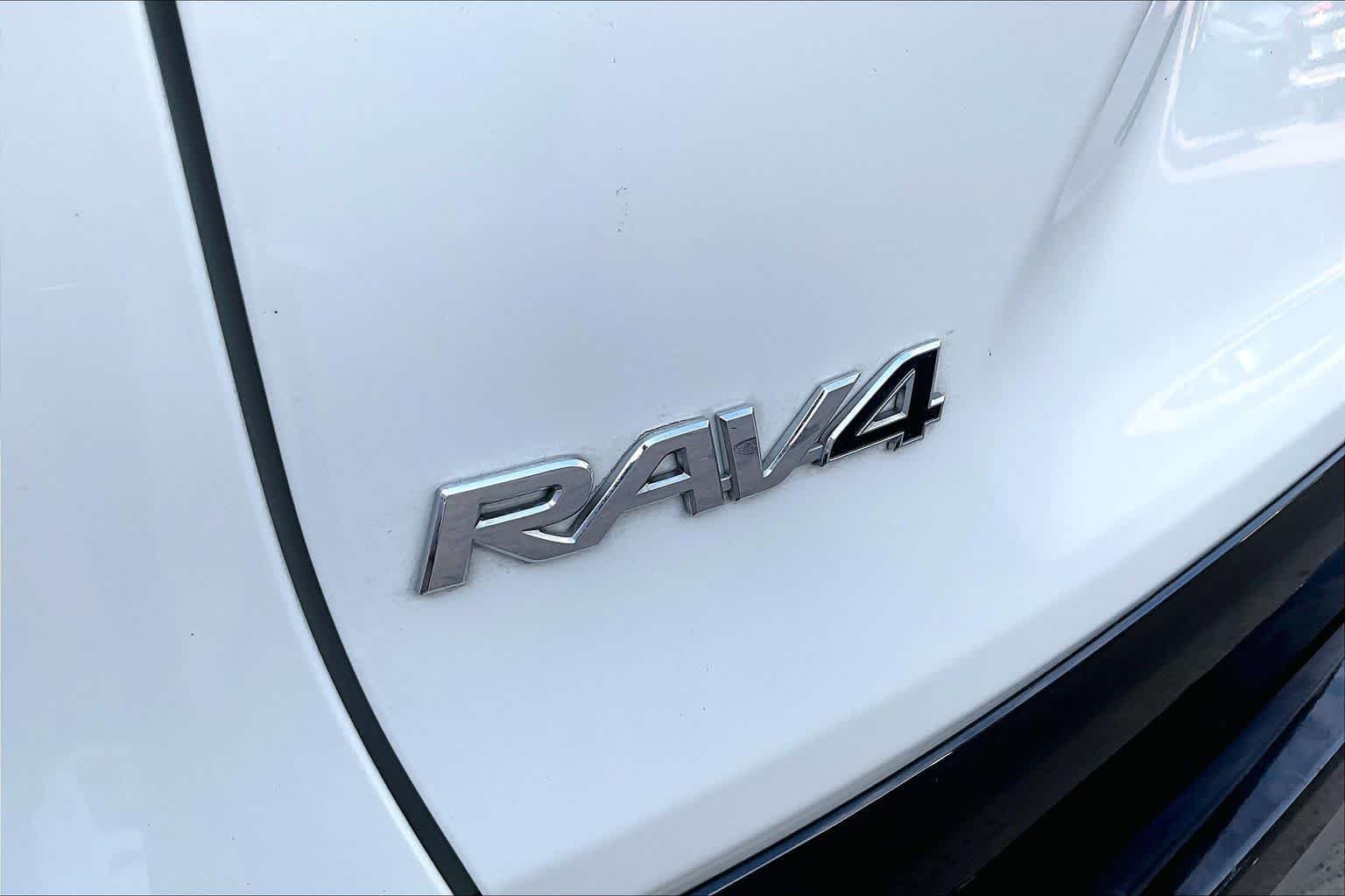 Used 2022 Blizzard Pearl Toyota Hybrid SE image 30