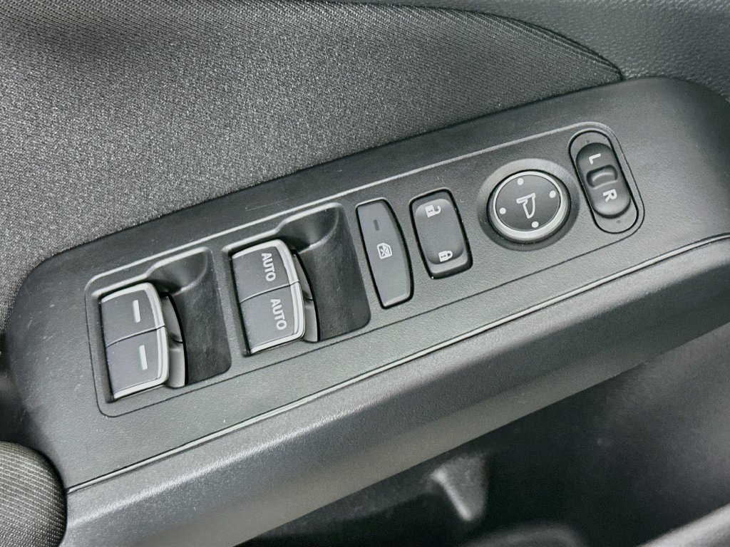 Used 2025  Honda Sport image 18