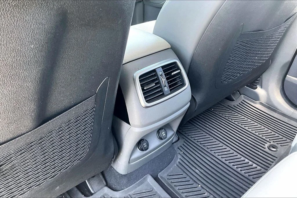 Used 2020 White Kia SX image 10