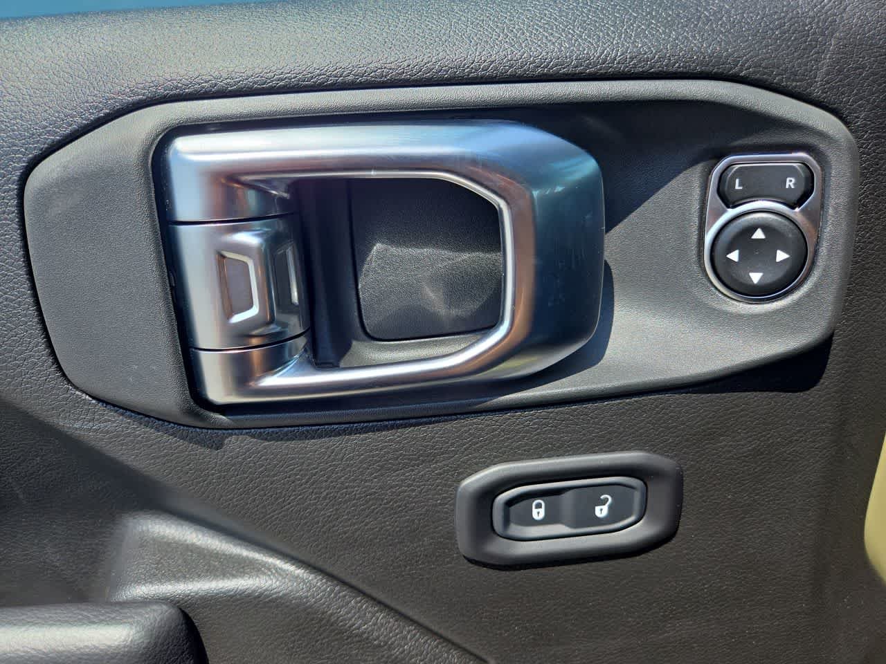 Used 2025 41 Jeep Rubicon image 12