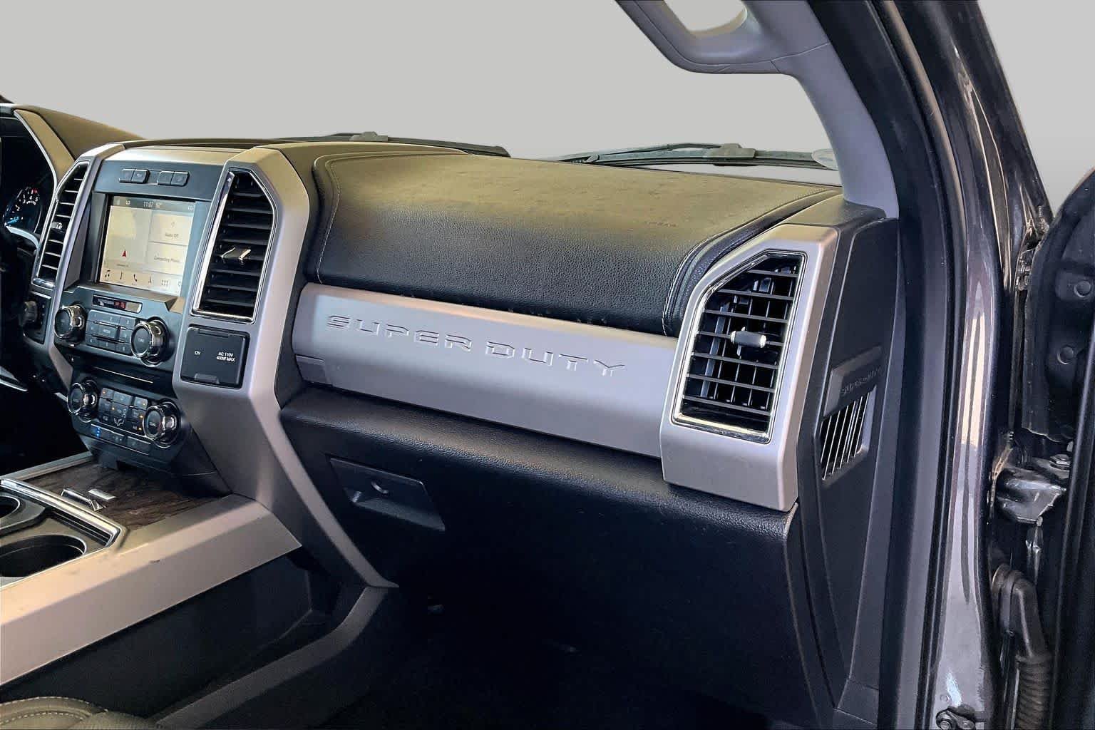 Used 2018 Magnetic Metallic Ford LARIAT image 18