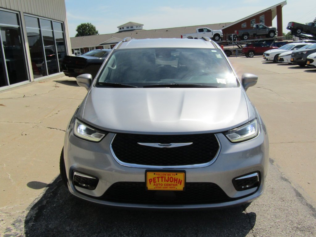 Used 2021 Silver Chrysler Touring L image 13