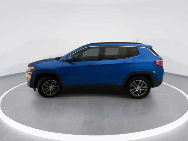 Used 2019 Blue Jeep Latitude image 3