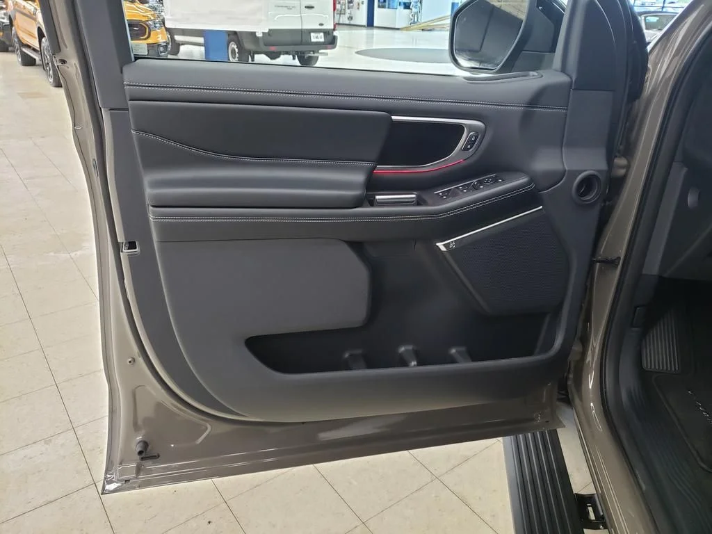 New 2027 Marsh Gray Ford Platinum image 12