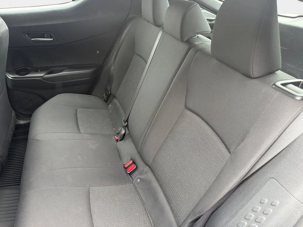 Used 2018 Silver Toyota XLE Premium image 9