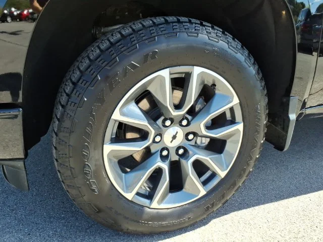 Used 2025 Black Chevrolet RST image 5