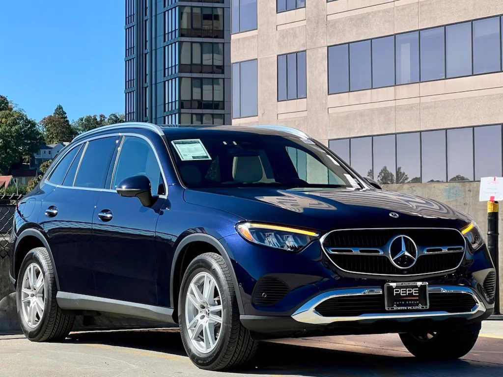 Certified Used 2024  Mercedes-Benz GLC 300 image 1