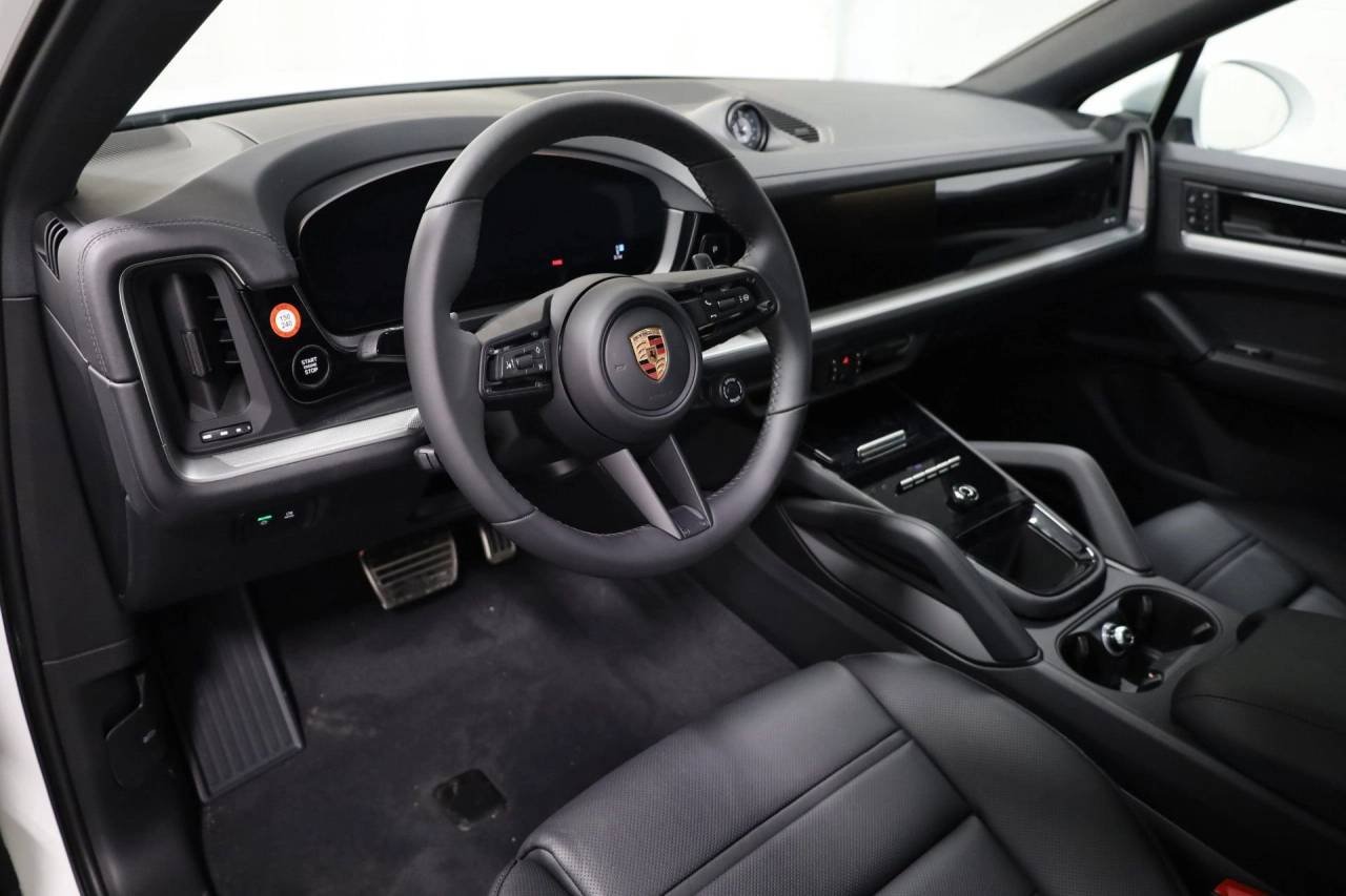 Used 2026 White Porsche Coupe image 4