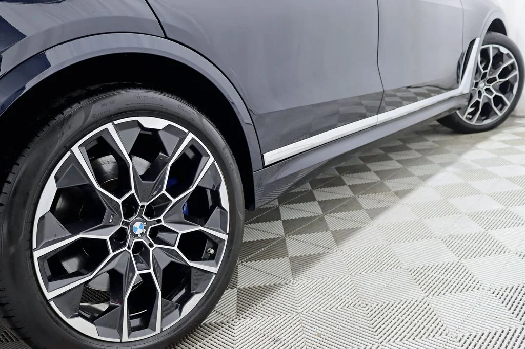 2023 BMW X7 M60i