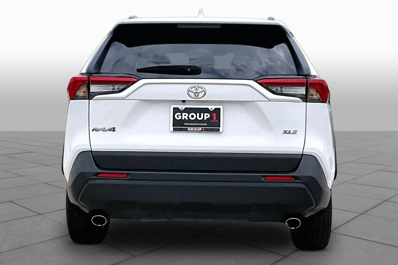 Used 2025 Ice Cap Toyota XLE image 5