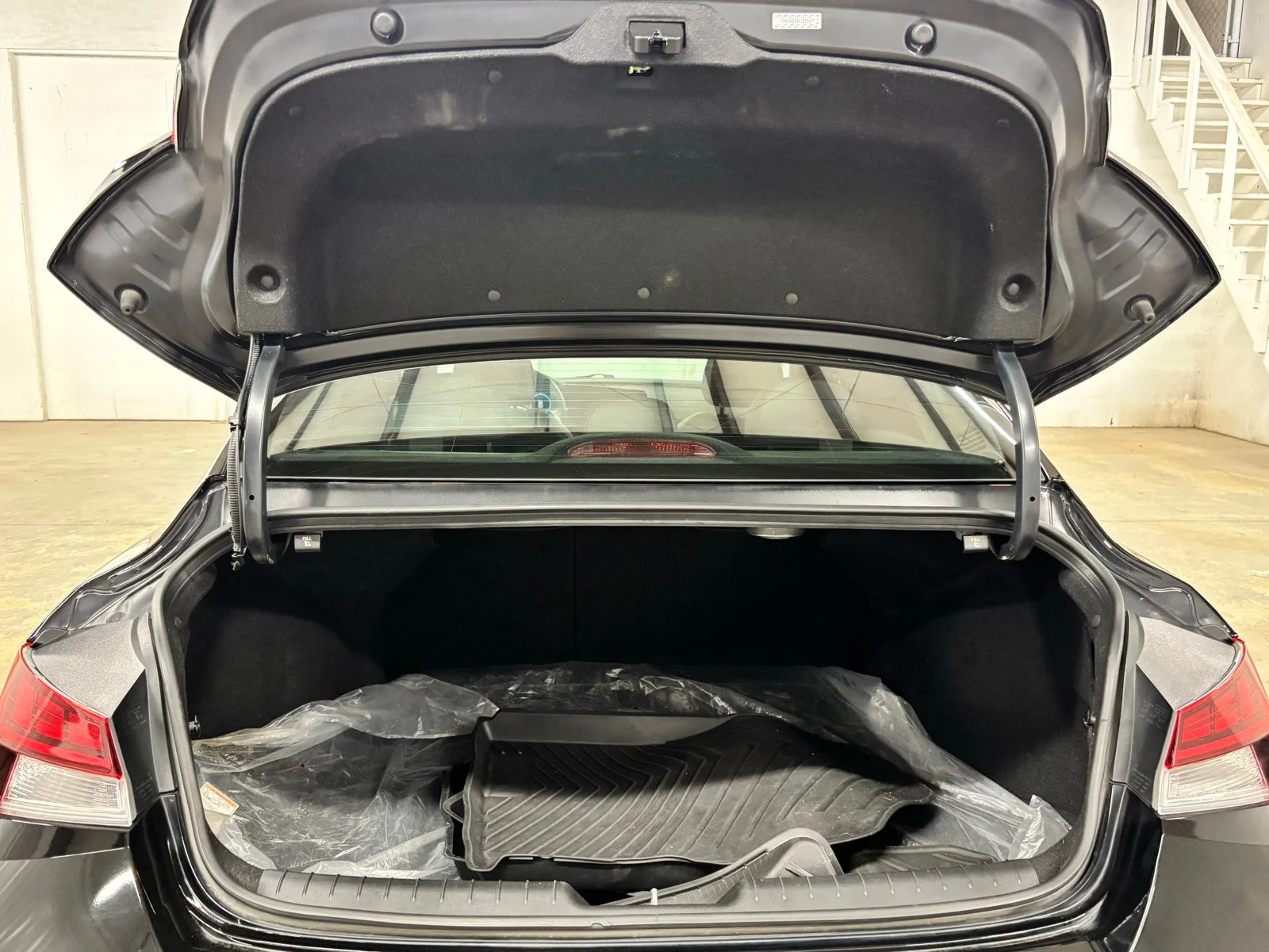Used 2024 Black Hyundai Limited image 23
