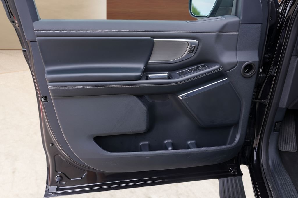 Used 2025 Black Ford Platinum image 20