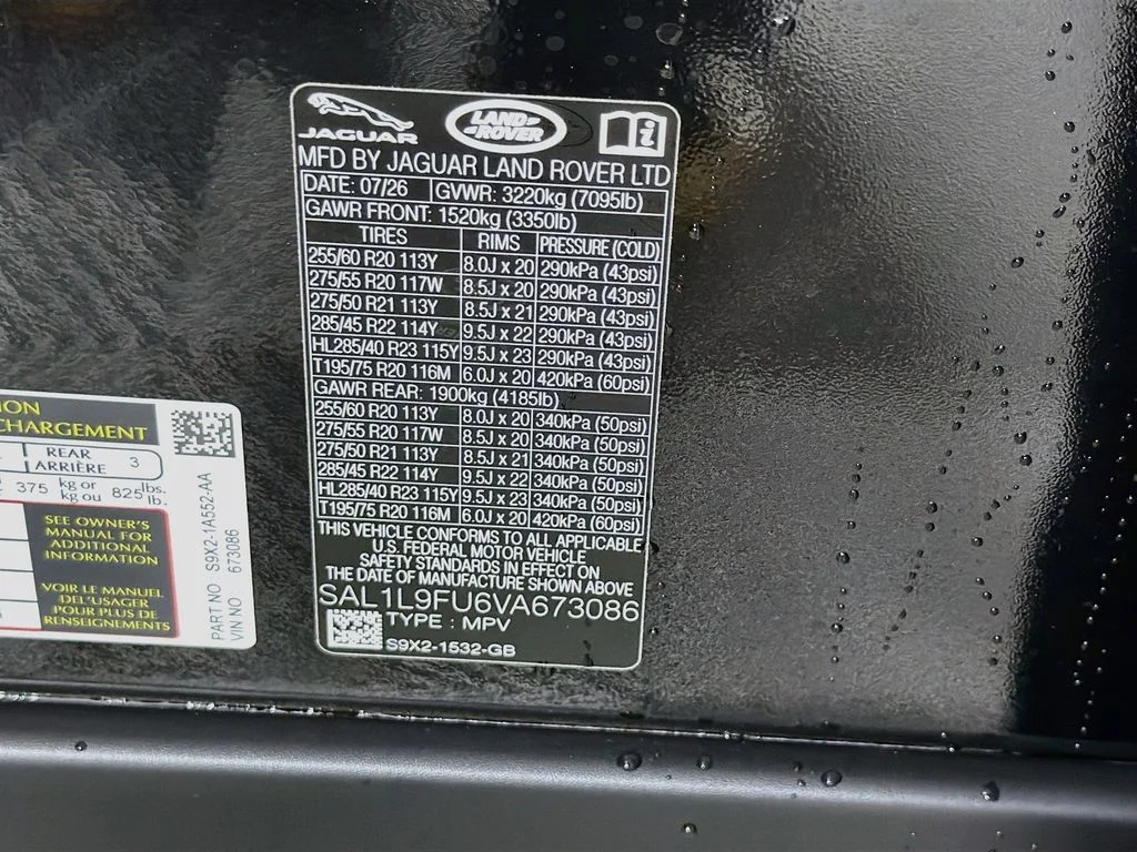 New 2027 Santorini Black Land Rover Dynamic SE image 34