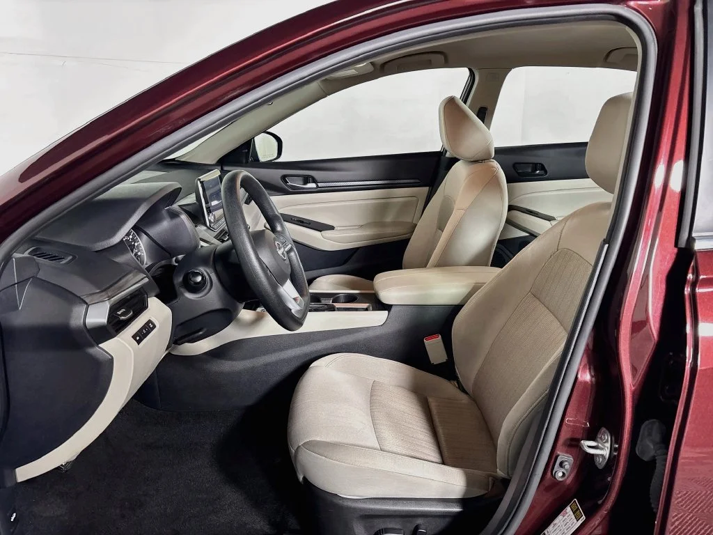 Used 2025 Red Nissan 2.5 SV image 11