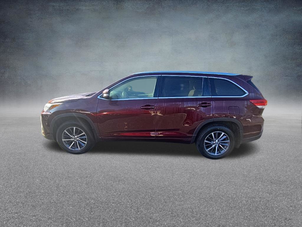 Used 2018 Ooh La La Rouge Mica Toyota XLE image 5