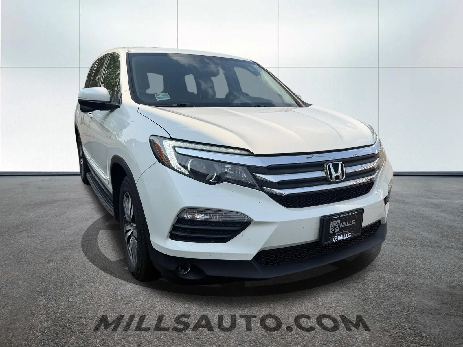 Used 2016 White Diamond Pearl Honda EX-L image 2