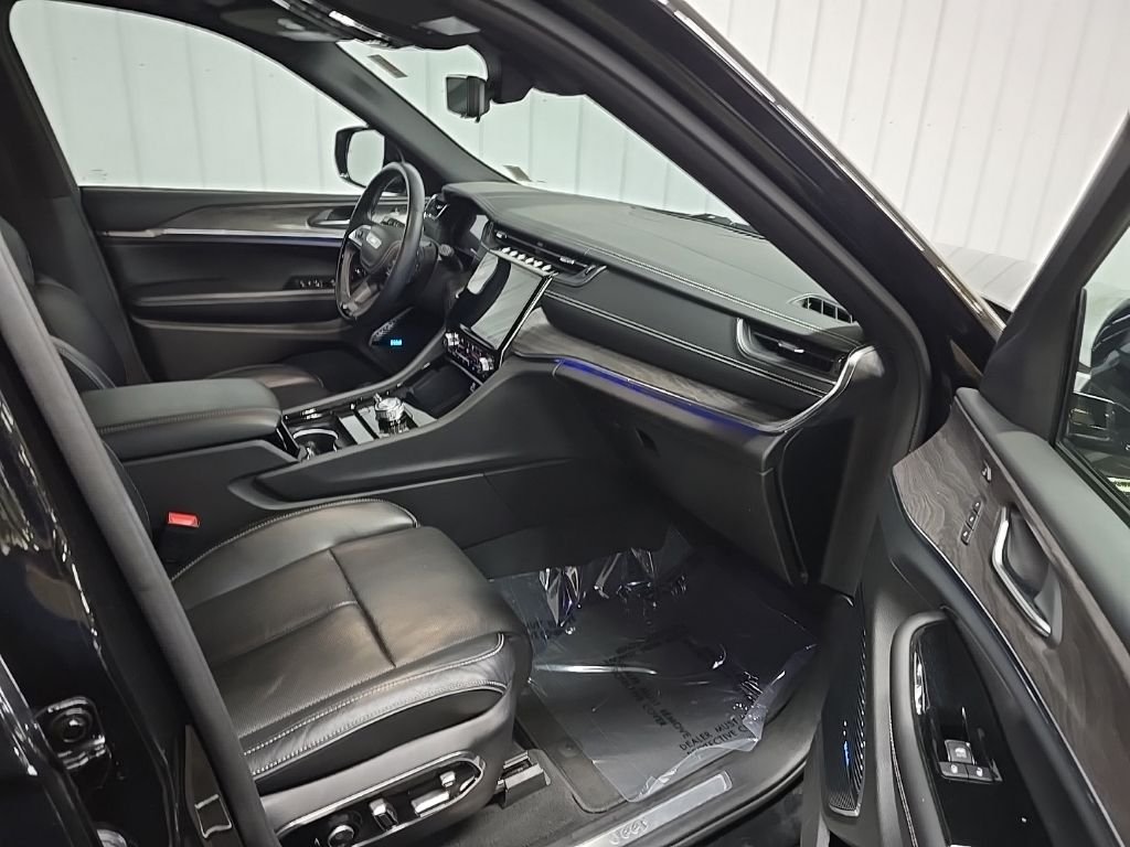 Used 2021 Black Jeep Overland image 16