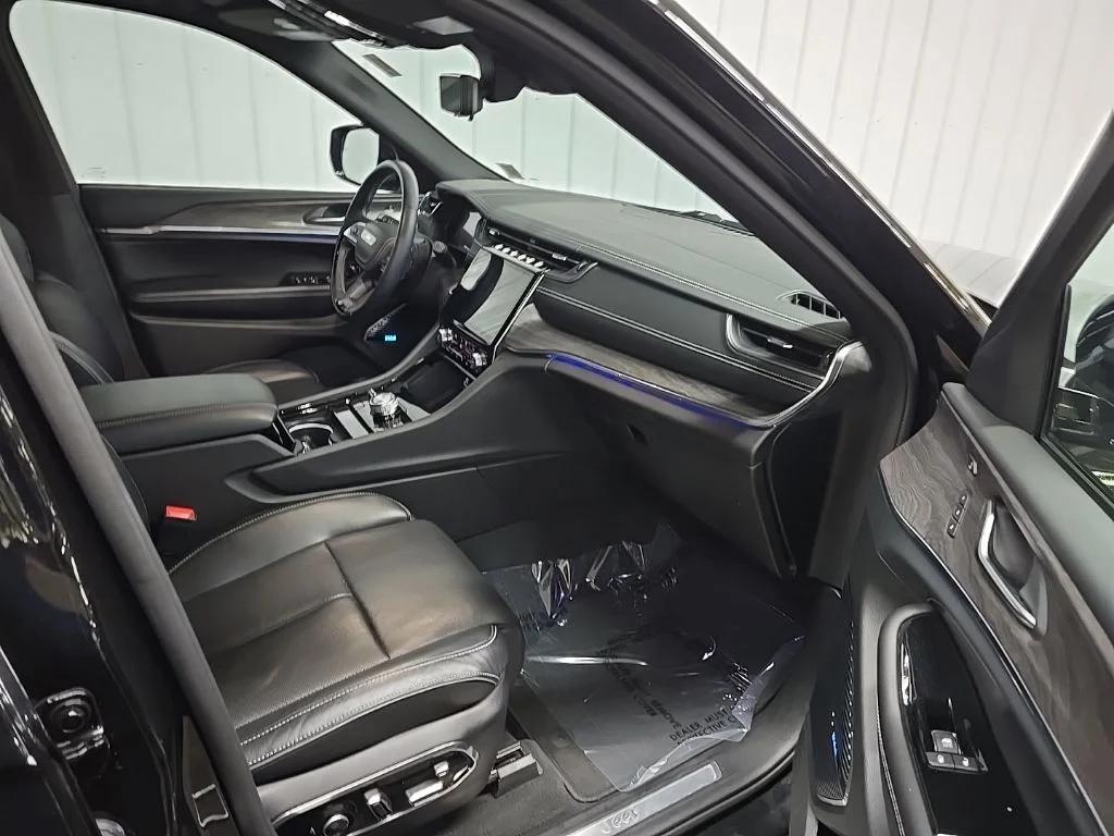 Used 2021 Diamond Black Jeep Overland image 16