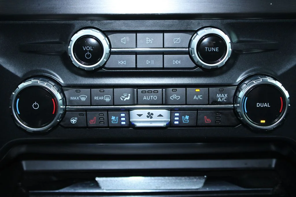 Used 2024 Oxford White Ford Lariat image 38