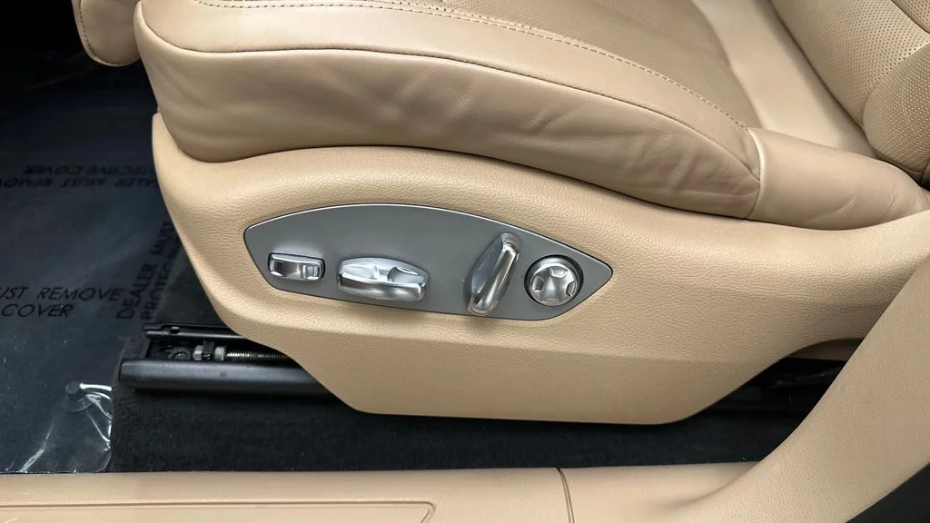 Used 2022 Black Porsche Base image 17