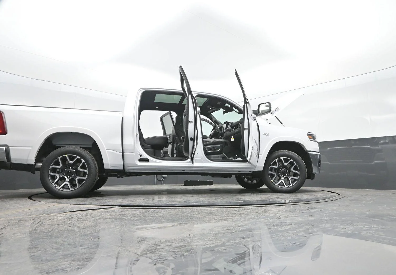 New 2026 Ivory White Tri-Coat Pearl-Coat Exterior Paint RAM Laramie image 56