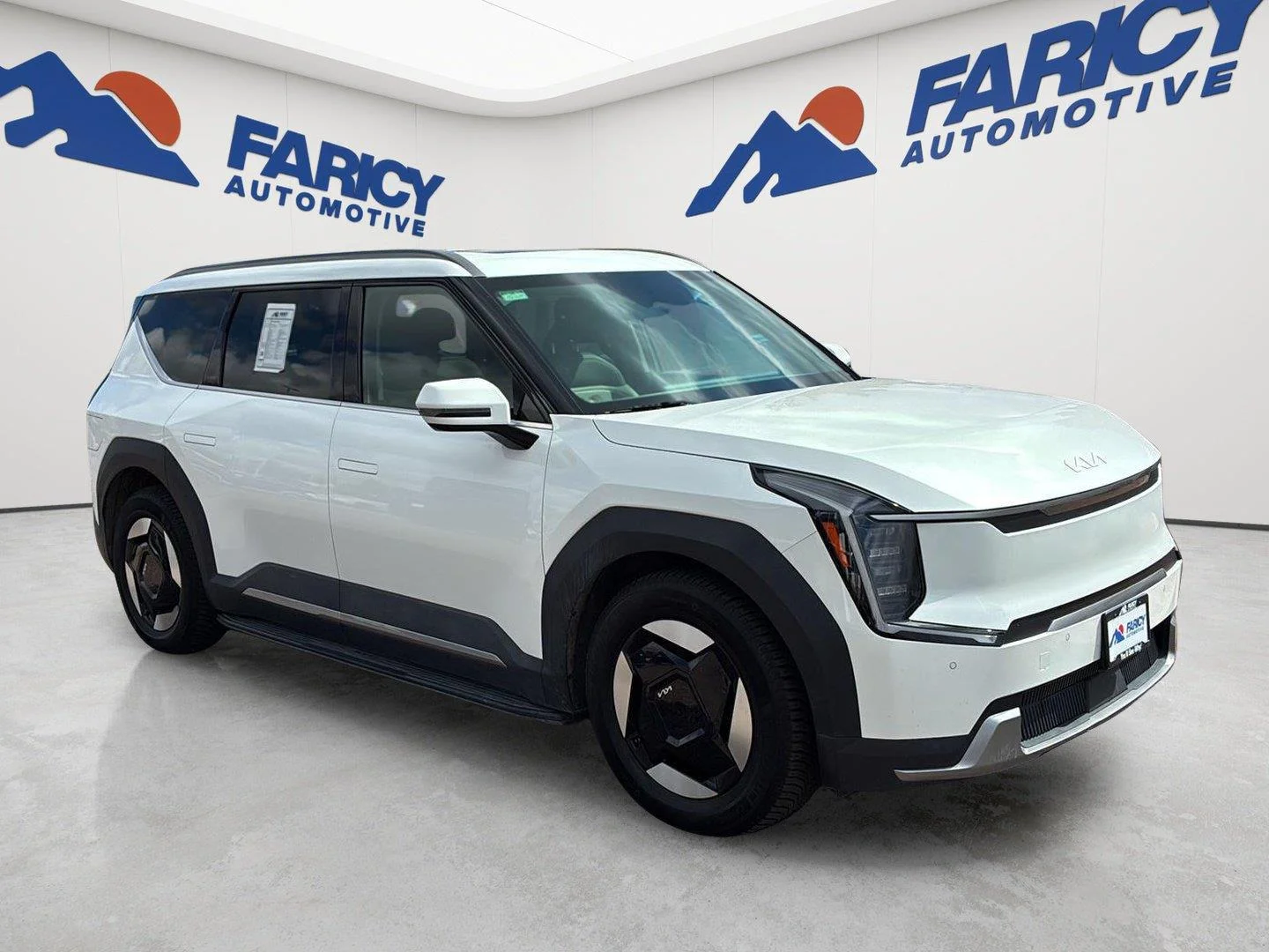 Used 2024 Snow White Pearl Kia Wind image 14